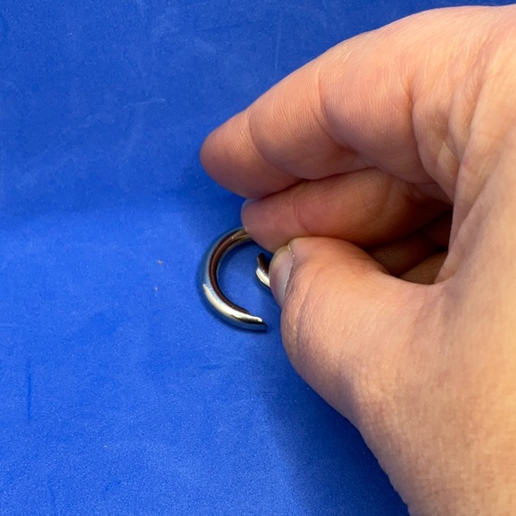 ⭐️ 10-4-$10- Spring loaded circular clip - Picture 4 of 6